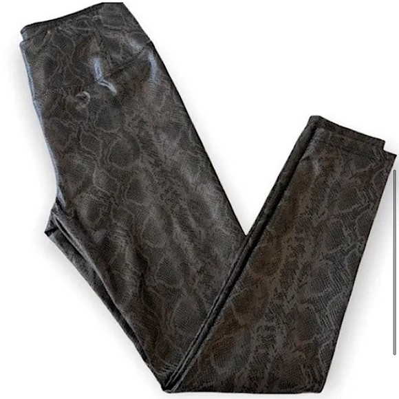 7 FOR ALL MANKIND PANTS 💋NWT - Picture 3 of 9